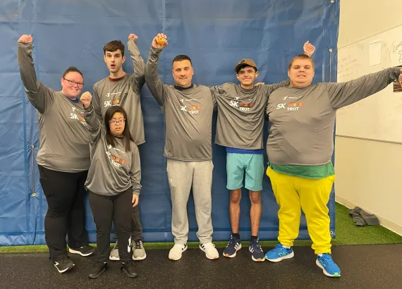 group photo of 5k treadmill turkey trot participants